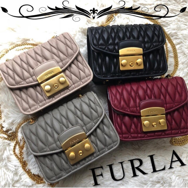 FURLA キルティングハンドバッグ - ハンドバッグ