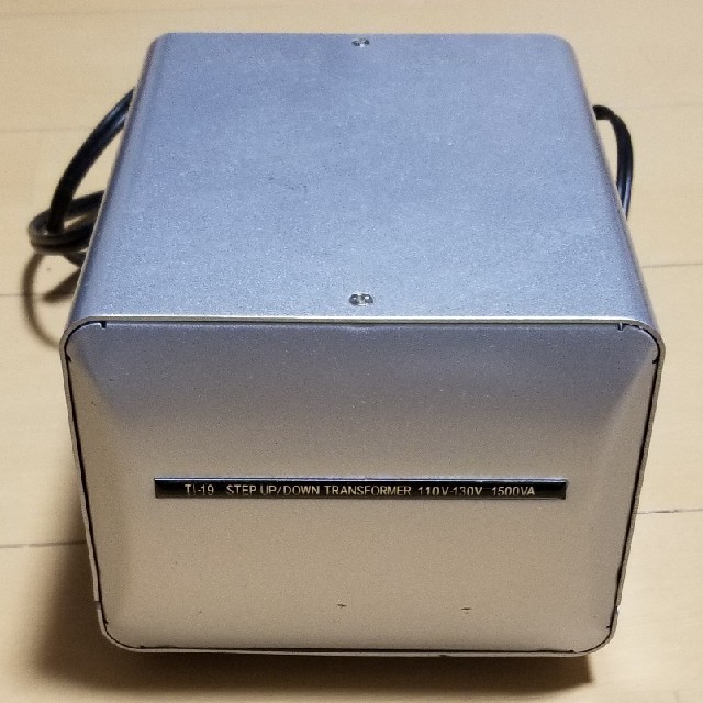 Kashimura(カシムラ)の変圧器 TI-19 1500W 120V スマホ/家電/カメラの生活家電(変圧器/アダプター)の商品写真