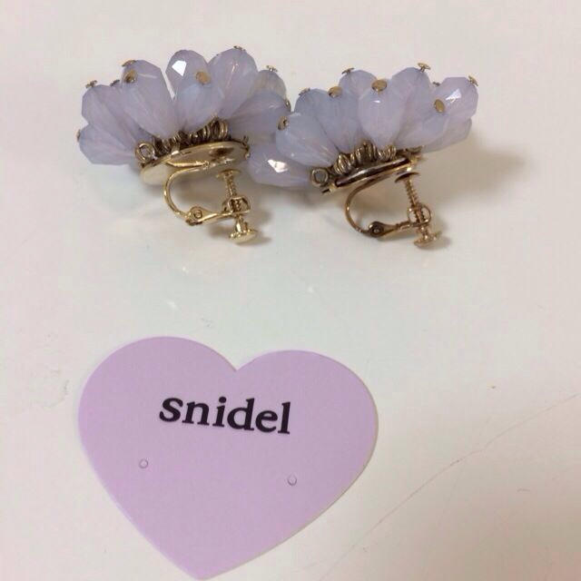 SNIDEL(スナイデル)のsnidel❤︎ビジューイヤリング レディースのアクセサリー(イヤリング)の商品写真