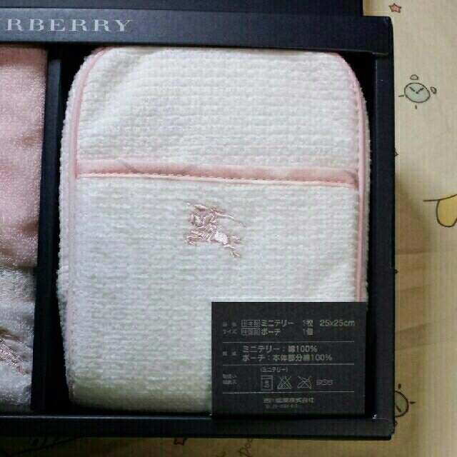 BURBERRY(バーバリー)の⭐️バーバリー　BURBERRY    ポーチとタオルハンカチ　新品未使用 レディースのファッション小物(ハンカチ)の商品写真