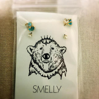 アーバンリサーチ(URBAN RESEARCH)のSMELLY◆ビジューとパールのピアス(ピアス)