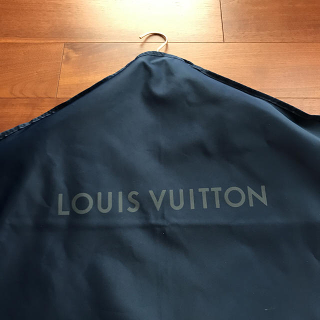 LOUIS VUITTON(ルイヴィトン)の新品未使用 ルイヴィトン ガーメントケース ハンガー付き メンズのメンズ その他(その他)の商品写真