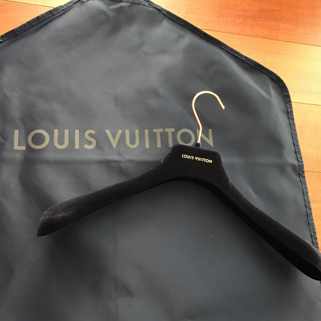 LOUIS VUITTON(ルイヴィトン)の新品未使用 ルイヴィトン ガーメントケース ハンガー付き メンズのメンズ その他(その他)の商品写真