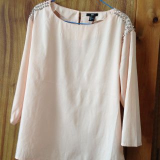 エイチアンドエム(H&M)のH&M スタッズ付きシンプルトップス(カットソー(長袖/七分))