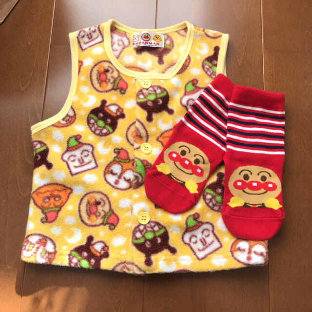 アンパンマン(アンパンマン)のアンパンマン スリーパー ベスト＋靴下 セット キッズ/ベビー/マタニティのキッズ服男の子用(90cm~)(パジャマ)の商品写真