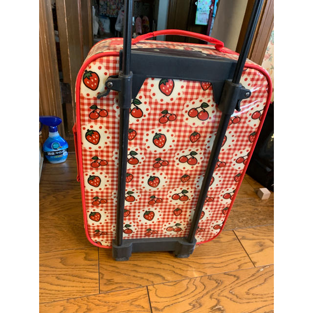 SWIMMER(スイマー)のpppr様専用スイマーのイチゴとさくらんぼのキャリーバッグ レディースのバッグ(スーツケース/キャリーバッグ)の商品写真