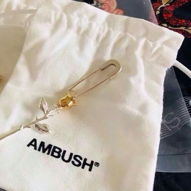 AMBUSH(アンブッシュ)のAMBUSH ROSE　ピアス　 レディースのアクセサリー(ピアス)の商品写真