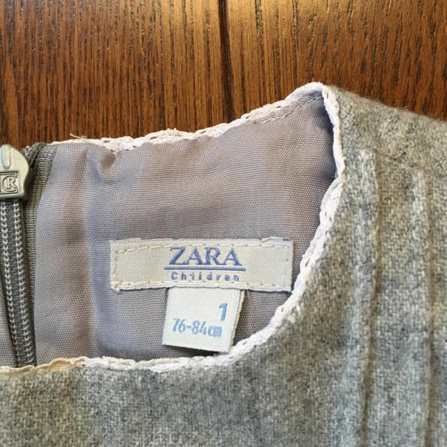 ZARA(ザラ)のZARA ワンピース 76〜84㎝ グレー お花 ザラ 女の子 キッズ/ベビー/マタニティのベビー服(~85cm)(ワンピース)の商品写真