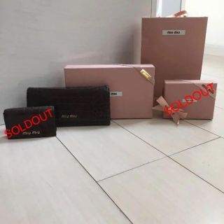 ミュウミュウ(miumiu)のmiumiu 長財布 クロコ(財布)