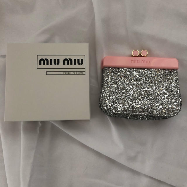 miumiu(ミュウミュウ)のmiumiu ポーチ レディースのファッション小物(ポーチ)の商品写真