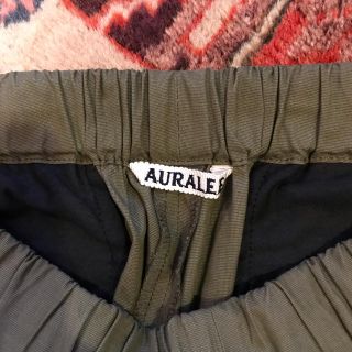 コモリ(COMOLI)のauralee イージーパンツ(カジュアルパンツ)