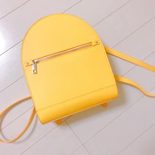 ザラ(ZARA)のZARA イエローレザーリュック (リュック/バックパック)