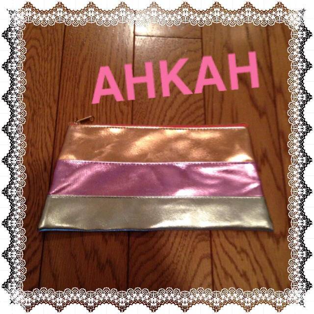 AHKAH(アーカー)のAHKAHポーチ レディースのファッション小物(ポーチ)の商品写真