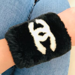 シャネル(CHANEL)のシャネル ラパン ラビットファー ブレスレット ブラック(ブレスレット/バングル)