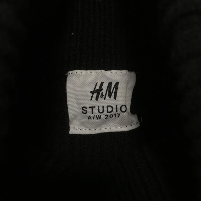 H&M(エイチアンドエム)のH&M STUDIO 17aw メンズのトップス(ニット/セーター)の商品写真