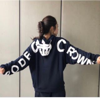 ロデオクラウンズワイドボウル(RODEO CROWNS WIDE BOWL)の人気完売✩RODEO CROWNS✩RCWB✩バックビックロゴパーカー(パーカー)