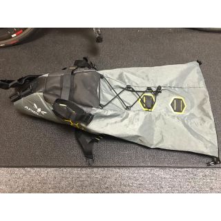 Apidura サドルバッグ17L(バッグ)