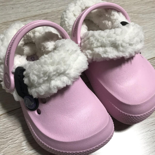 crocs(クロックス)のクロックス CROCS キッズ Kids ボア 靴 サンダル キッズ/ベビー/マタニティのベビー靴/シューズ(~14cm)(サンダル)の商品写真