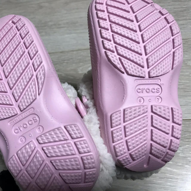 crocs(クロックス)のクロックス CROCS キッズ Kids ボア 靴 サンダル キッズ/ベビー/マタニティのベビー靴/シューズ(~14cm)(サンダル)の商品写真