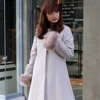 美品♡ dazzlin ノーカラー ビジュー リアルファー コート - ロングコート