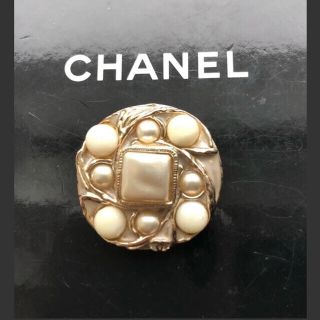 シャネル(CHANEL)のCHANEL豪華なヴィンテージ ビジューボタン１個3200円 残りあと2個です(各種パーツ)