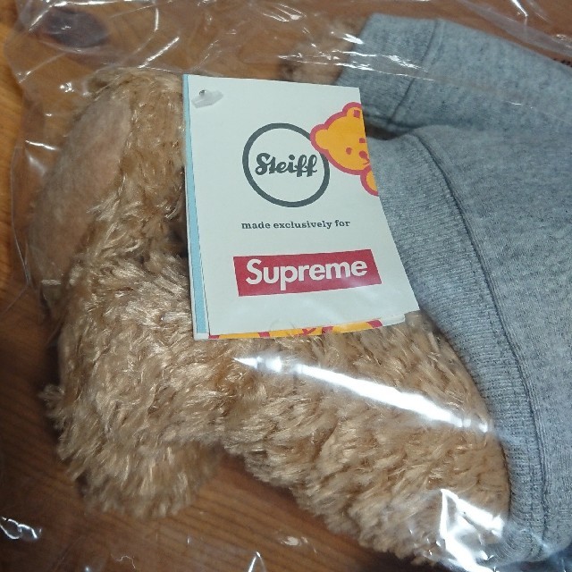 Supreme(シュプリーム)のSupreme Steiff bear エンタメ/ホビーのおもちゃ/ぬいぐるみ(ぬいぐるみ)の商品写真