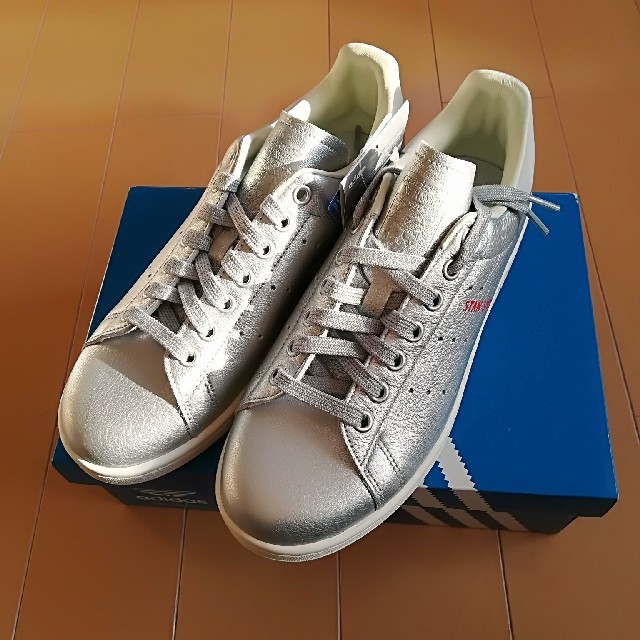 adidas(アディダス)のadidas　アディダスオリジナルス　stan smith スタンスミス　新品 レディースの靴/シューズ(スニーカー)の商品写真