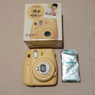 フジフイルム(富士フイルム)のチェキ　instax mini8+(フィルムカメラ)