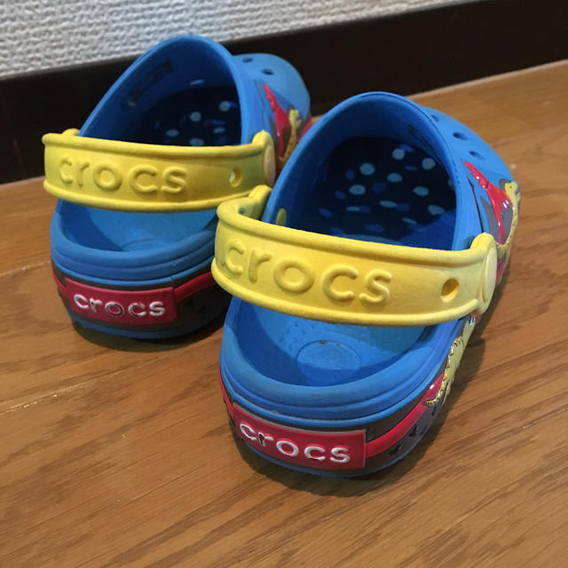 crocs(クロックス)のクロックス 恐竜 キッズ/ベビー/マタニティのベビー靴/シューズ(~14cm)(サンダル)の商品写真