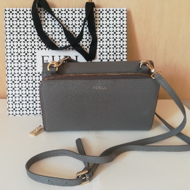 FURLA  フルラ　お財布ショルダー