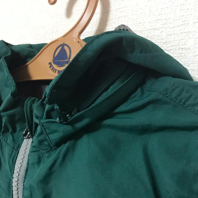 GU(ジーユー)の【最終値下げ】GU キッズ ポケッタブル マウンテンパーカー120 キッズ/ベビー/マタニティのキッズ服男の子用(90cm~)(ジャケット/上着)の商品写真