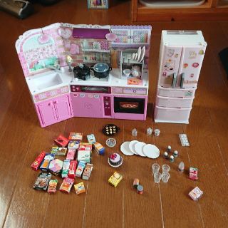 Takara Tomy - リカちゃん☆レンジでチーン♪ひろびろキッチンと