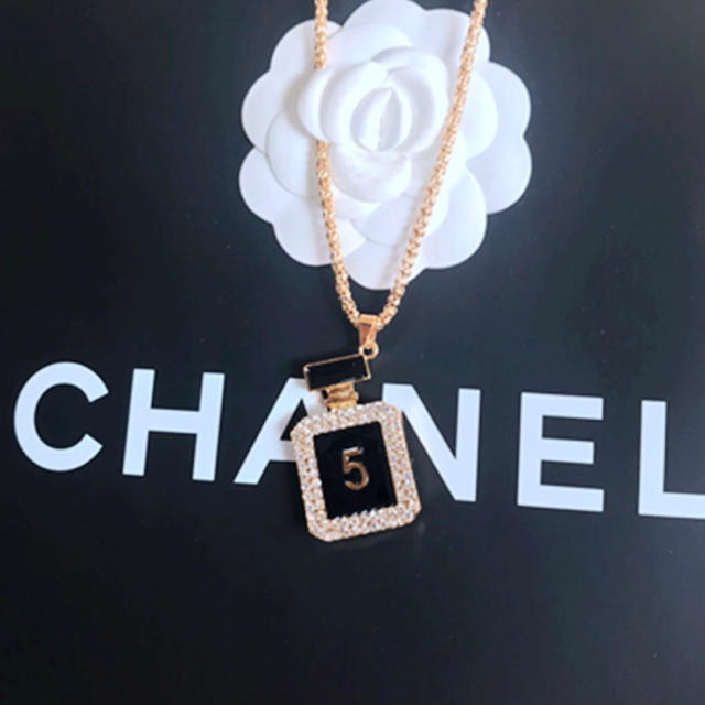 CHANEL香水風チャームの通販 by L｜ラクマ