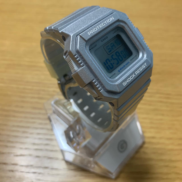 G-SHOCK(ジーショック)のg-shock mini シルバー メンズの時計(腕時計(デジタル))の商品写真