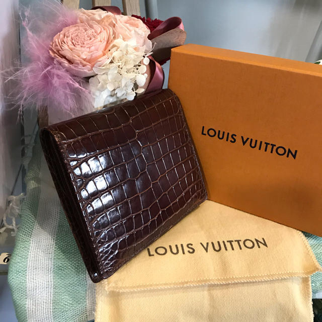 LOUIS VUITTON(ルイヴィトン)の【LOUIS VUITTON】ルイヴィトン エキゾチック 二つ折り短財布 レディースのファッション小物(財布)の商品写真