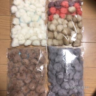 ②B品ミンクファー 小200個 ハンドメイド材料 ピアス素材 イヤリング素材(その他)