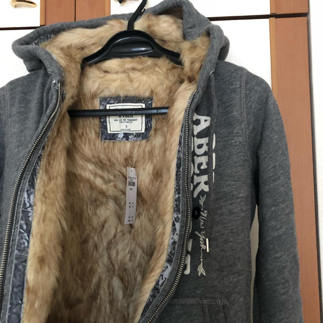 Abercrombie&Fitch(アバクロンビーアンドフィッチ)の★新品・未使用★アバクロレディースパーカー レディースのトップス(パーカー)の商品写真