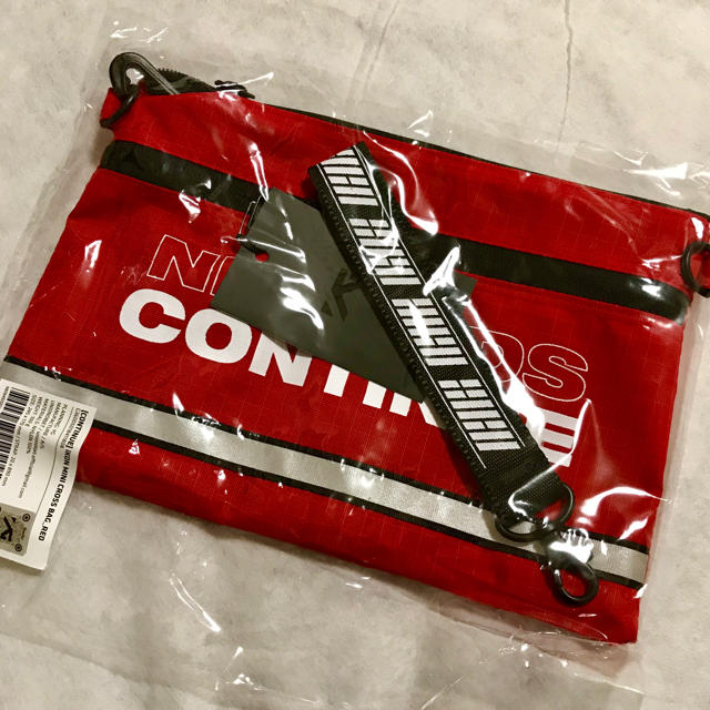 iKON(アイコン)の【 YG公式 】レッド iKON CONTINUE ミニクロスバッグ エンタメ/ホビーのタレントグッズ(アイドルグッズ)の商品写真