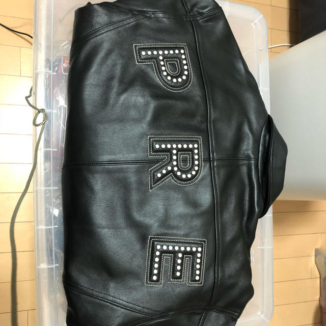 Supreme supreme Studded Arc Logo Leather の通販 by Tata shop｜シュプリームならラクマ - 込M 在庫あ特価