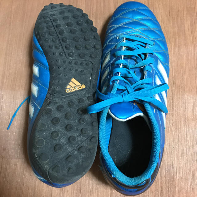 adidas(アディダス)のアディダス トレーニングシューズ 25.5 スポーツ/アウトドアのサッカー/フットサル(シューズ)の商品写真