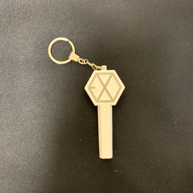 EXO(エクソ)の［公式］ EXO MINI KEY RING ミニペンライト エンタメ/ホビーのCD(K-POP/アジア)の商品写真