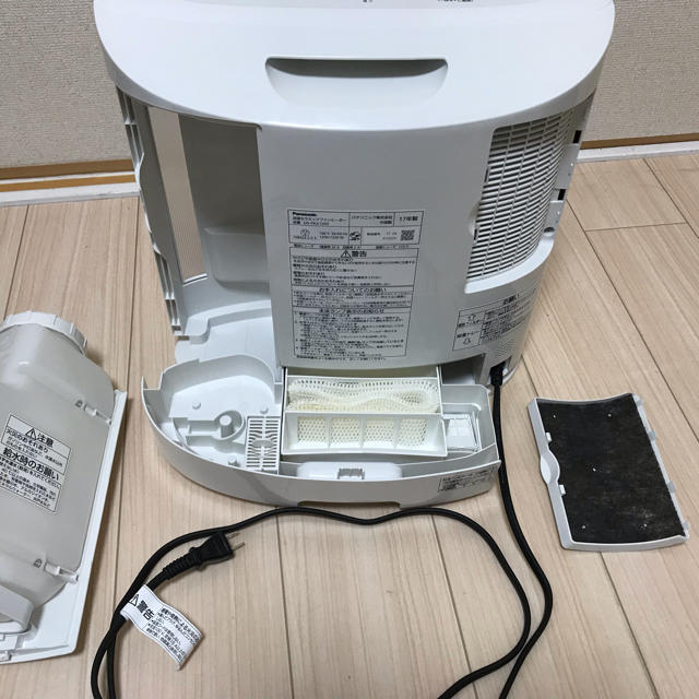 Panasonic(パナソニック)のPanasonic 加湿セラミックファンヒーター パナソニック スマホ/家電/カメラの冷暖房/空調(ファンヒーター)の商品写真