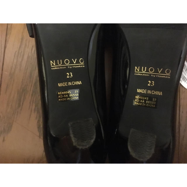 Nuovo(ヌォーボ)の黒パンプス（23㎝） レディースの靴/シューズ(ハイヒール/パンプス)の商品写真