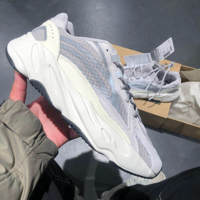 yeezy boost 700v2