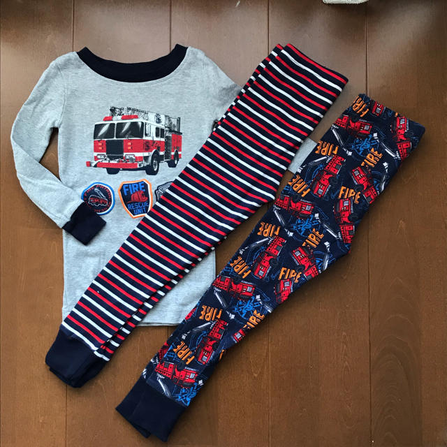 コストコ(コストコ)のコストコ KIRKLANDパジャマ 4T 消防車 キッズ/ベビー/マタニティのキッズ服男の子用(90cm~)(パジャマ)の商品写真