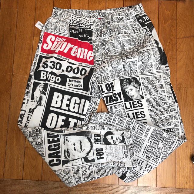 Supreme news print pants