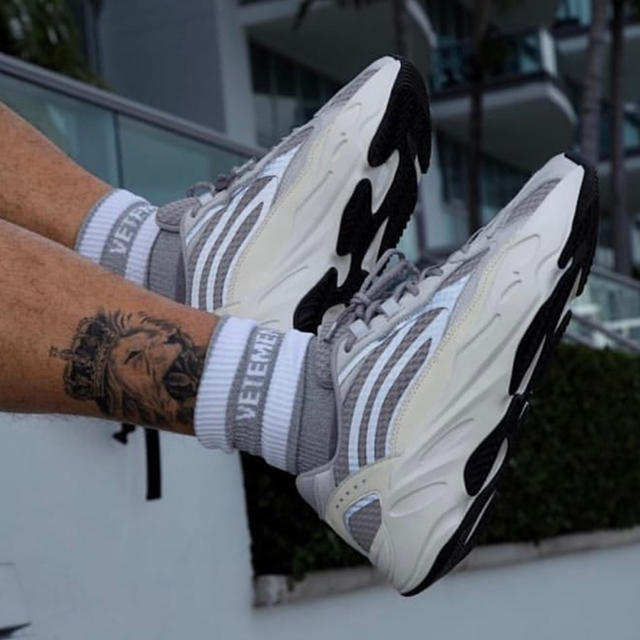 yeezy boost 700 V2 static 28.5cm