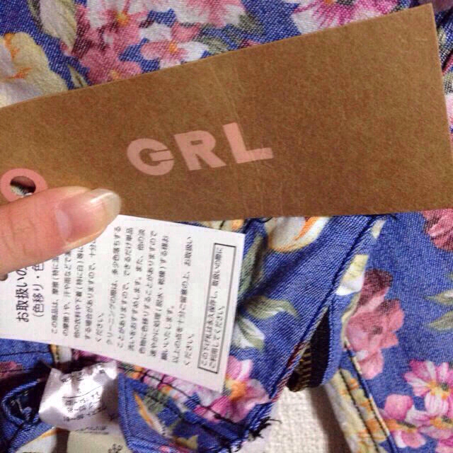 GRL(グレイル)のGRL♡タグ付き新品♡花柄パンツ レディースのパンツ(デニム/ジーンズ)の商品写真