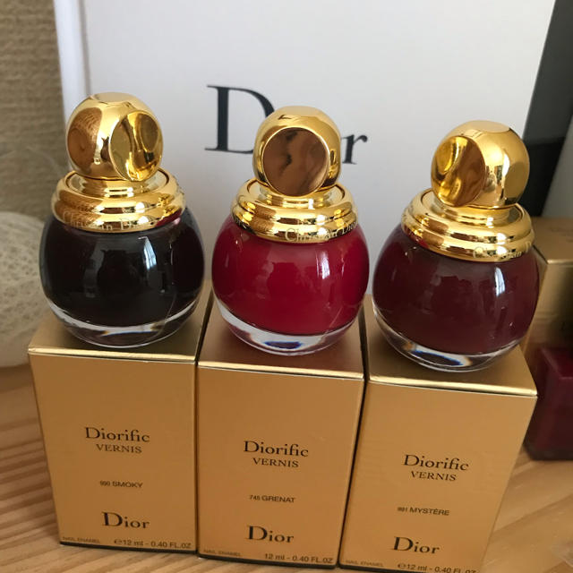 Dior(ディオール)のDiorヴェルニ Christmas限定カラー3点セット コスメ/美容のネイル(マニキュア)の商品写真