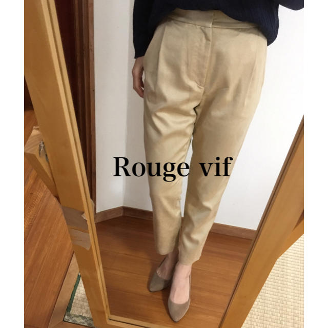 Rouge vif(ルージュヴィフ)のRouge vif✨スエード テーパードパンツ レディースのパンツ(カジュアルパンツ)の商品写真